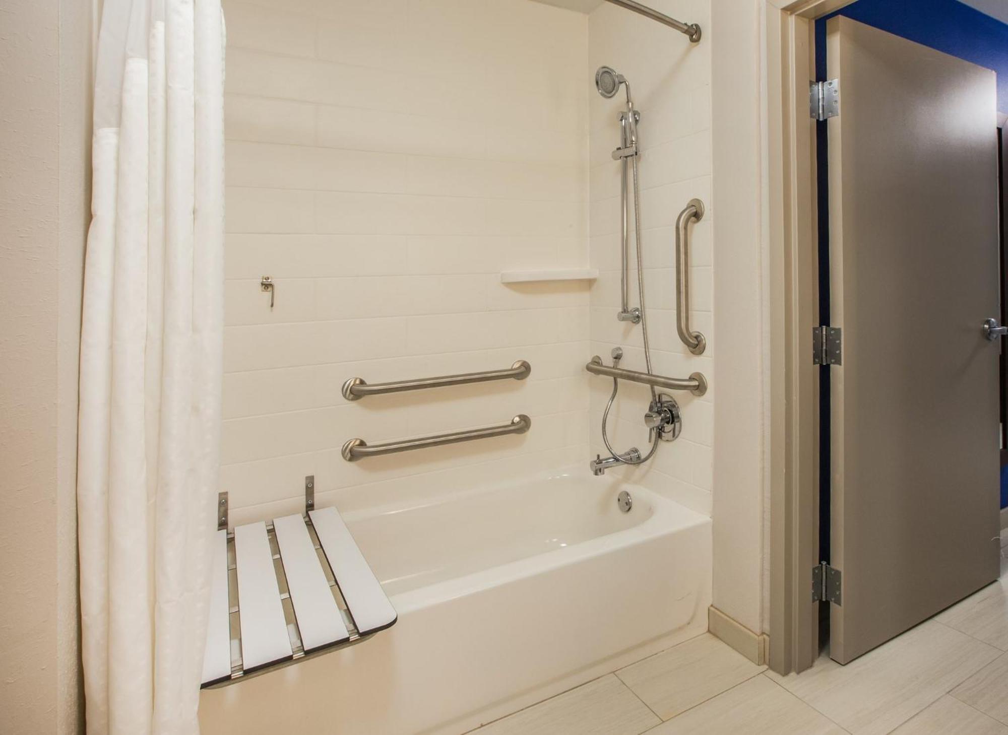 Holiday Inn Express & Suites Haltom City - Ft. Worth By Ihg Luaran gambar